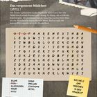 Text: "Das vergessene Mädchen", "Kapitel 1", "Was hielt das Mädchen in den Händen?", "Montag, 4. Januar, KW 1". Hintergrund: Wortgitter.