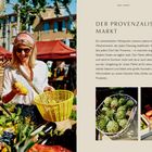 Links: Frau mit Kopftuch beim Einkaufen an einem Marktstand mit Gemüse und Körben. Rechts: Text über provenzalischen Markt.
