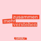 Text: "zusammen mehr verstehen" und "GRAU" in weiß auf rotem Hintergrund, auf rosa Grund.