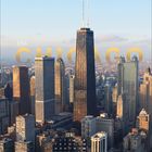 USA, CHICAGO in großen Buchstaben; Kalender für Juni unten; Skyline mit einem dominanten schwarzen Wolkenkratzer.