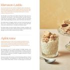 Texte: "Snacken", "Papaya-Shake", "Holunderblüten-Lassi". Rezeptdetails für beide Getränke werden gegeben. Purple Hintergrund.
