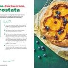 Orangen-Buchweizen-Crostata Rezept mit Zutatenliste und Zubereitung. Ein rustikaler Kuchen mit Orangen und Heidelbeeren.