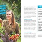 „Glücksgefühle machen sich breit, wenn der Erntekorb voller und voller wird.“ Frau pflückt Gemüse, hält vollen Korb.