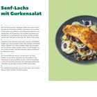 "Senf-Lachs mit Gurkensalat" steht oben. Links ein Rezept, rechts ein Teller mit Lachsfilet auf Gurken und Oliven.