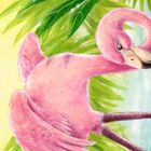 Text: "Prima! Aber wer reckt denn da seinen langen Hals hinab zu Charlie? Ein rosa Flamingo! Schlag das Buch ein paar Mal auf und zu – die Flügel des Flamingos, wird Charlie auch rosa." 

Ein rosa Flamingo beugt sich über einen gelben Chamäleon, umgeben von Blättern und Wasser.