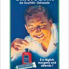 "Chlorodont die Qualitäts-Zahnpaste. 2x täglich morgens und abends!"  
Illustration: Ein Mann mit Zahnbürste lächelt.