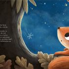 Ein Eichhörnchen schaut in den sternenklaren Himmel, während ein einzelner Schneeflocken-Kranz sichtbar wird.