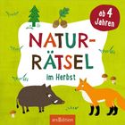 „NATUR-RÄTSEL im Herbst“ und „ab 4 Jahren“ sind bunt gestaltet. Illustration: Wildschwein, Fuchs, Pilze und Bäume.