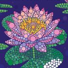 „Stickern nach Zahlen: Wunderbare Natur“ in weißen und gelben Buchstaben. Illustration einer Blume aus bunten Kreisen.