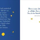Links: Text über Ruhe und Schlaf, umgeben von Sternen auf blauem Hintergrund. Rechts: Illustration mit Laterne und Figur.