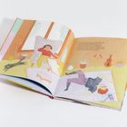 Text: "Als ich letztens ein spannendes Buch über eine berüchtigte Räuberbande las...".  
Illustration: Kind im Sessel, Katze, Teppich.