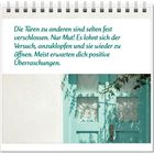 "Die Türen zu anderen sind selten fest verschlossen. Nur Mut! Meist erwarten dich positive Überraschungen." Illustration einer mintgrünen Tür.