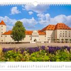 "Schloss Freudenstein in Freiberg. Juni. Diagonale Kalenderübersicht. Historisches Schloss mit rotem Dach, Bäume und Blumenbeet."