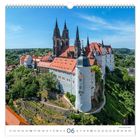 06, Albrechtsburg in Meißen. Historische Burg mit roten Dächern und Türmen, umgeben von grüner Landschaft.