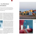 ZAV Architects, Presence in Hormuz, Majara Residenz. Bunte Erdkuppeln, innen rote und blaue Wände mit Betten und Möbeln.
