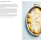 "Fisch mit Petersilien-Allioli" ist der Titel. Links Rezepttext, rechts ein ovaler Teller mit Fisch in heller Sauce.