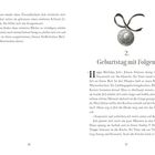 Seite 16: Ein Text über Juli, die Limonade trinkt und davonstapft.

Seite 17: Kapitelüberschrift "Geburtstag mit Folgen". Es folgt ein Text über Julis Geburtstagsmorgen mit Kuchen und ihrem Vater. Ein Anhänger mit Band ist oben abgebildet.