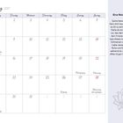 Kalender für März 2027, mit Feiertagen. Seite enthält einen Text zur Selbstreflexion und Entspannung. Links Illustration einer Blume.