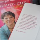 Zitat: „Mit diesem Buch möchte ich Ihnen Mut machen...“ Darunter Porträt einer Frau mit kurzem Haar und freundlichem Lächeln.
