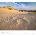 Juni 2027, Die Insel Sylt. Dünenlandschaft mit Sandmustern bei blauem Himmel und einigen Wolken.