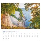 06 | 2027 RÜGEN Meine Insel. Kalender für Juni. Sommeranfang am 21.06. Foto zeigt eine Küste mit Klippen und Meer.