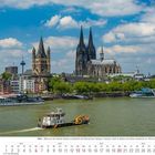 Köln - Blick von der Deutzer Brücke zur Altstadt. Juni 2027 Kalender. Boote auf dem Rhein, Kölner Dom und Groß St. Martin.
