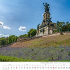 Der Text zeigt den Monat Juni 2027. Im Bild ist ein großes Denkmal auf einem Hügel zu sehen, umgeben von Lavendelfeldern.