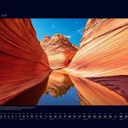 06 Juni. Ein eindrucksvoller Canyon mit rot-orangenen Gesteinsstreifen, die sich im Wasser spiegeln.