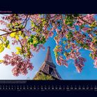 Text: „11 November“, „Mo Di Mi Do Fr Sa So“. Der Eiffelturm von unten, umrahmt von blühenden rosa Zweigen.