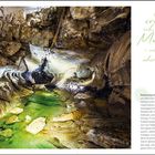 „Woran erkenne ich, dass etwas Mut braucht – nicht Trotz oder Flucht?“ 

Ein beleuchteter Höhlenkomplex mit grünem Wasser und Felsformationen. Text über den Gunung Mulu Nationalpark beschreibt die beeindruckende Natur und das Abenteuer, sich in der Dunkelheit den Millionen von Fledermäusen zu stellen.