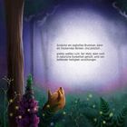 Text: Geräusche und ein helles Licht verschlingen den Wald. Illustration: Fuchs schaut in grelles Licht im mystischen Wald.