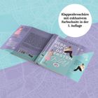 Klappenbroschüre mit exklusivem Farbschnitt. Covertext "Liebe auf den ersten Blitz". Pastellfarben mit Figuren.