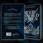 „THE CURSED QUEEN 2“ von Juliane Maibach. „Prüfung der Kronen“. Fantasy-Roman mit Krone und Schwertern auf dem Cover.