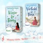 "Küsse für Romy" von Sylvia Filz und Sigrid Konopatzki. Eine Frau in rotem Oberteil sitzt am Hafen. Vögel fliegen.