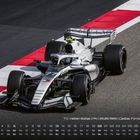 Text: "77 | Valtteri Bottas | FIN | 28.08.1989 | Cadillac Formula 1 Team". Ein Formel-1-Auto fährt auf der Strecke.