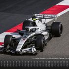 "77 | Valtteri Bottas | FIN | 28.08.1989 | Cadillac Formula 1 Team 6" Rennwagen auf einer Rennstrecke.