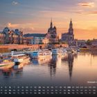 Kalender mit "Altstadt-Panorama" und "6". Fluss mit Booten, historische Gebäude im Sonnenuntergang.