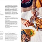 Links: Text über gegrillte Hähnchenzubereitung und -marinade. Rechts: Hände schneiden gegrilltes Hähnchen auf Tablett.