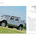 "LAMBORGHINI LM002" gefolgt von einem Zitat. Ein graues, robustes Fahrzeug auf einer Wiese, mit klarem Himmel im Hintergrund.
