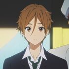 Eine Illustration zeigt drei lächelnde Personen: eine Frau, einen jungen Mann und einen Koch. Alle blicken nach vorne.