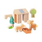 Holzspielset mit Scheune, Solarpanel, Bäumen und zwei Pferden in kindgerechtem Design.