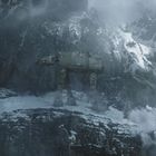 Diese Illustration zeigt drei mechanische Läufer in nebliger, verschneiter Berglandschaft.