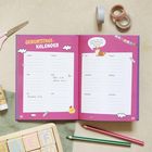 Geburtstagskalender mit Monaten, handschriftlich: April: Tom 1.04, Anna 19.04, Mai: Emilia 3.05. Verspielte Illustrationen.