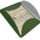 Text: "Welcher Schimmerschmuck war es? ... Welcher Wicht hat am Schokopilz geknabbert?" Illustrationen von Wichteln.
