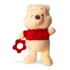 Ein Plüschbär mit rotem Shirt hält einen roten Blumen-Ring in der Hand.