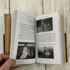 "ELIZABETH VON ARMIN", "DOGS VI AND VII", "ALL THE DOGS OF MY LIFE". Zwei Schwarzweißfotos von Personen mit Hunden.