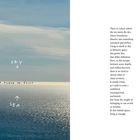 "Sky", "Sea", "A Place to Exist". Links: Meer und Himmel. Rechts: Englischer Text über das Sein im Übergangsraum.