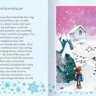 WINTER WONDERLAND. Ein Junge steht vor einem Schneemann, der eine grüne Mütze und einen Schal trägt. Schneekristalle umrahmen die Szene.