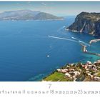 "Capri" und "CASARES EDITION" sind sichtbar. Blick auf eine Küstenlandschaft mit blauem Meer und bewachsenen Klippen.
