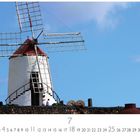 Text: „Windmühle“ und darunter Kalendertage. Oben: Windmühle mit roten und weißen Elementen. Heller Himmel im Hintergrund.